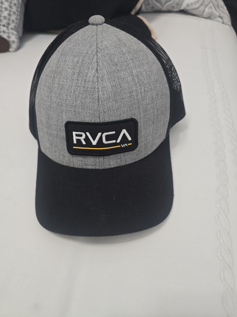 RVCA‎ Two-Tone Trucker Hat - Gray & Black